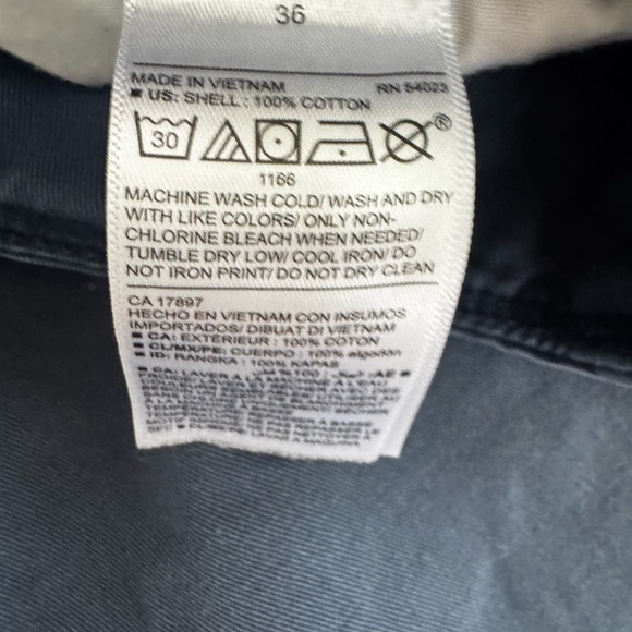 Old Navy Men’s Blue Flat Front Shorts - Picture 3 of 4